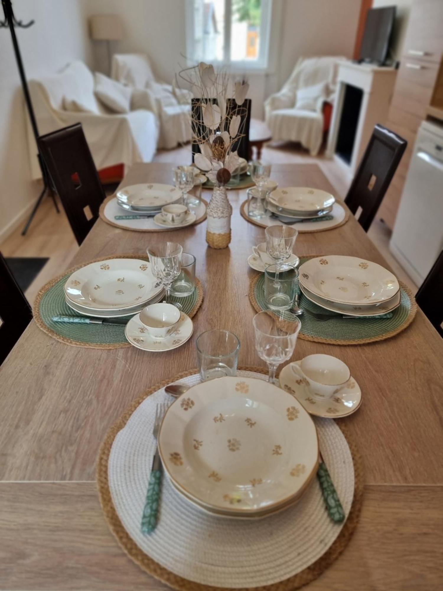 L Essentiel Gite Pour 6 Personnes Sireuil (Dordogne) Exterior foto